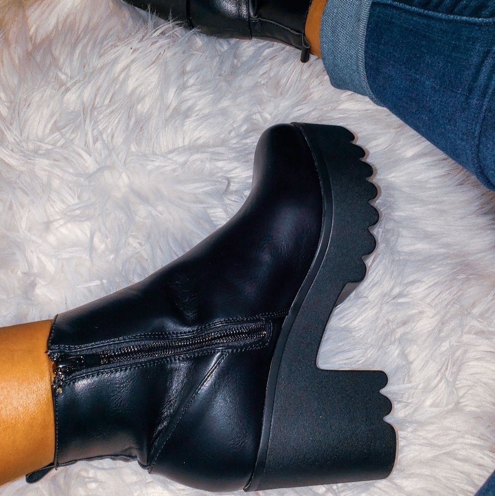 Last pairs 5.5 & 7"Alexa" 🖤booties - Picture 6 of 7